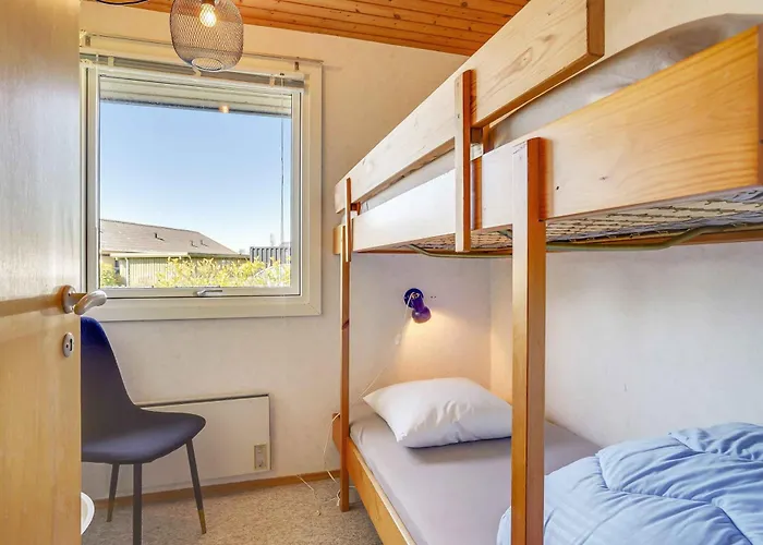 Cozy Close To The And Attractions