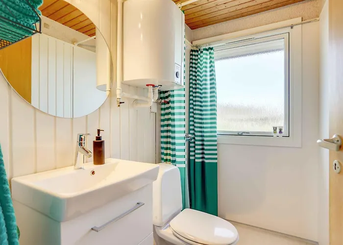 Cozy Close To The And Attractions